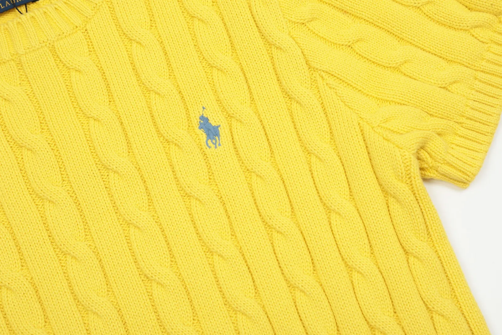 🅿️160 "Top quality" Style number: DS002# (not off the shelves all year round) [Ralph Lauren round neck solid color pony embroidered logo knitted short sleeves] ✅Ralph Lauren classic basic versatile knitted short sleeves for all seasons ✅Main supplier platform live broadcast Wholesale entities Replenish when out of stock Not off the shelves ✅ZP quality 1:1 version Scan the code to enter the GF website Counter quality ✅Detailed quality is the only one in Guangzhou Imported quality cotton yarn, focusing on high-end, cost-effective, good quality needless to say ✅The version is restored to the original order, the maximum size can be worn up to 160 pounds, loose, comfortable and stress-free ✅The upper body is simple and easy to match, a must-have for goddess ootd, good-looking clothes are never picky, a must-have in the goddess’ wardrobe Size: S-XL Color: Black White Gray Light Blue Light Pink Colorful Blue Khaki Bright Yellow Fruit Green Milk Apricot Wood Green Taro Purple Chinese Red Anchor Red Navy Red Label Navy Blue White Label